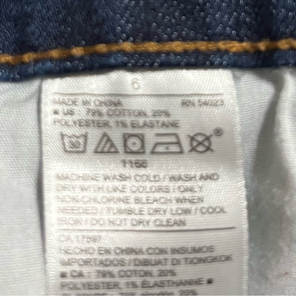 Old Navy women’s jean shorts - Picture 3 of 4